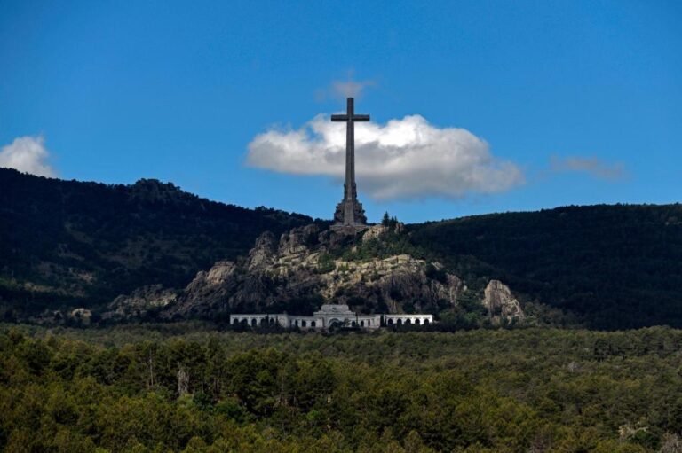 El Valle de los Caídos y Cataluña. Por Javier Barraycoa