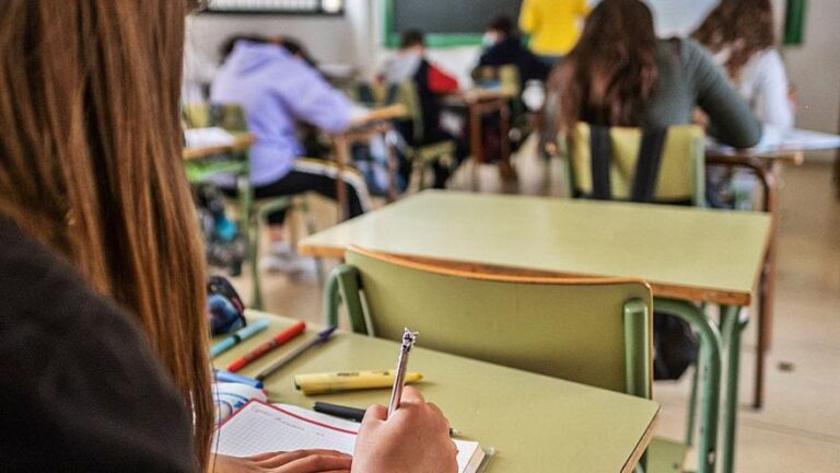 “Papá, el profe dice que Franco fue un monstruo”: cuando tu hijo pide argumentos para defenderse del adoctrinamiento escolar